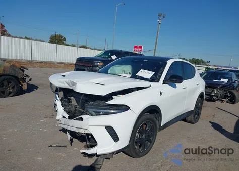 2024 Dodge Hornet Gt Plus Awd из США, поврежденный, VIN ZACNDFAN8R3A38565